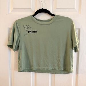 Disney Mom Cropped Tee Size Small